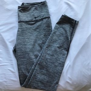 Women’s Nike dry-fit leggings
